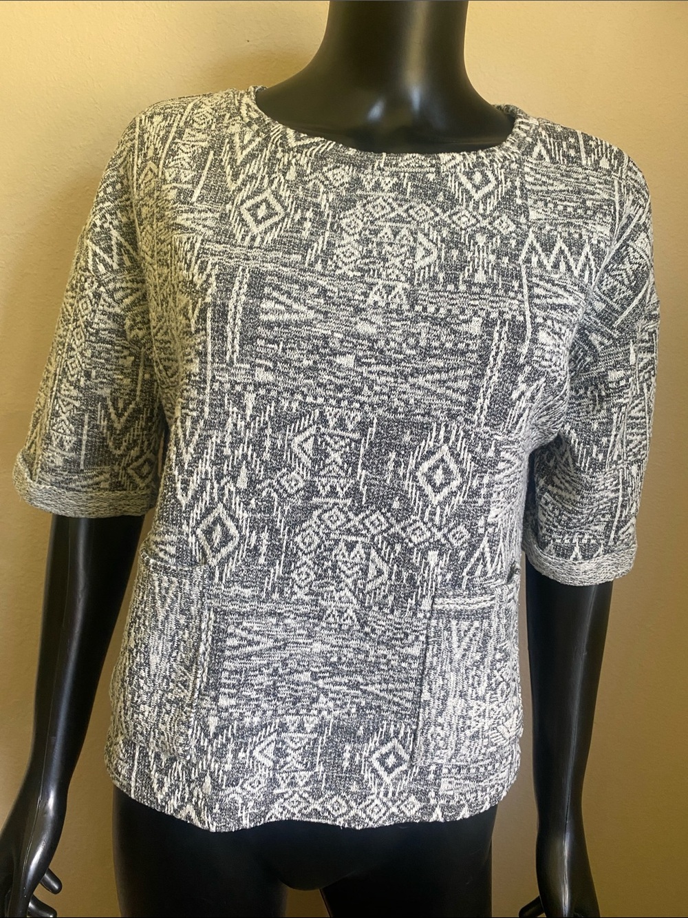 Forever 21 Black & White Geometric Short Sleeve Boxy Top
